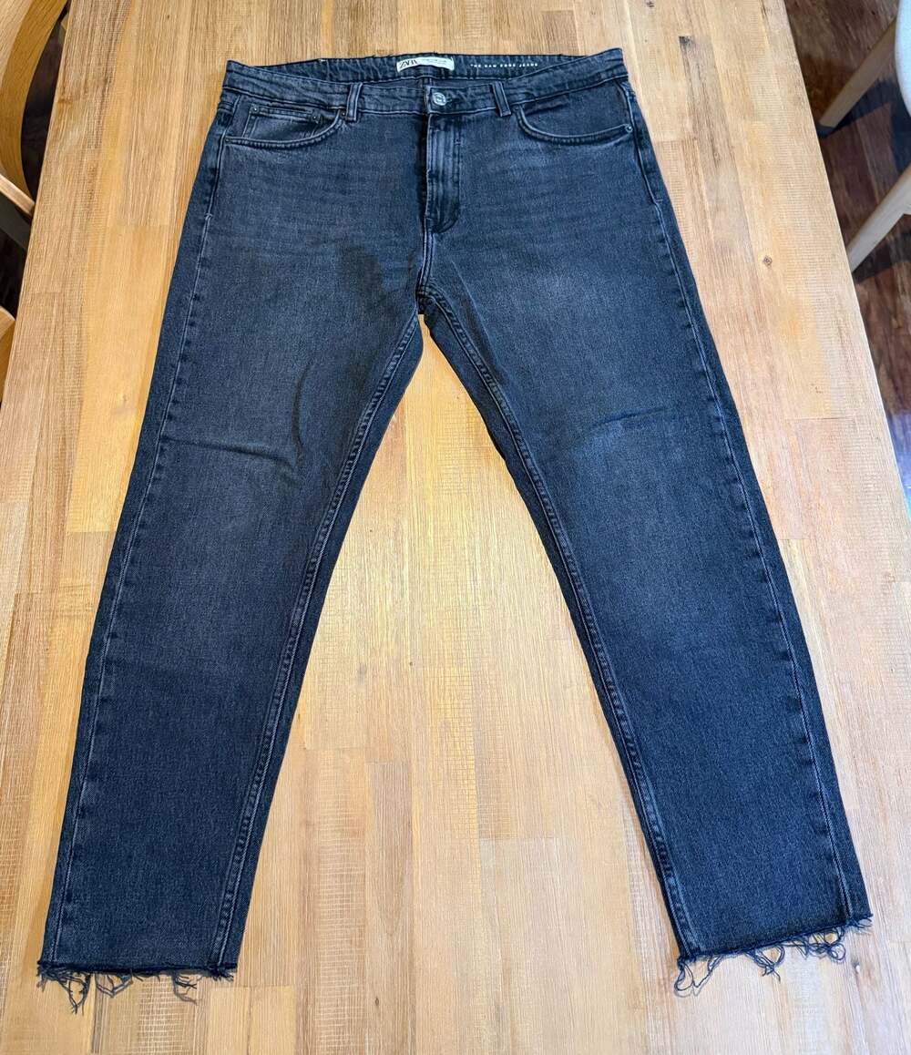 Zara Denimwear The Raw Edge Jeans Black Size 34